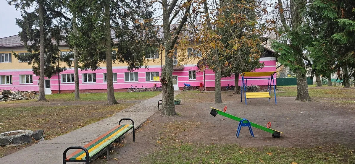 La cour de récréation de l'école internat de Bérezné