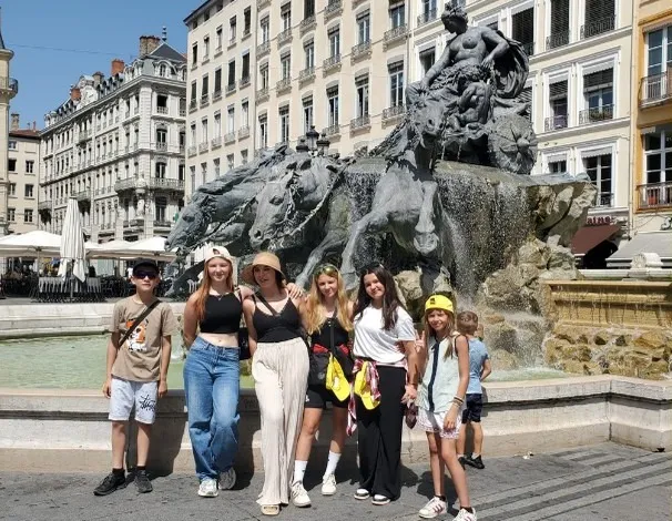 Enfants ukrainiens place des Terreaux à Lyon