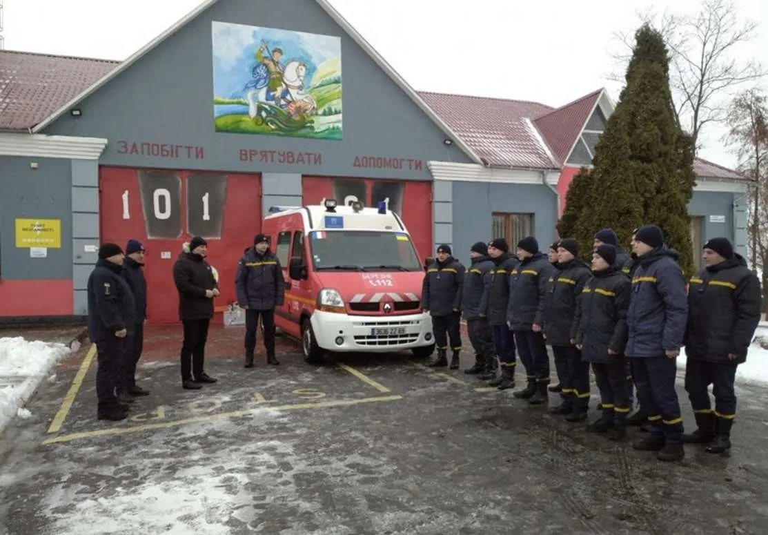 Remise de l'ambulance aux pompiers de Bérezné