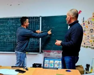 Cours de français au tableau à l'école de Bérezné